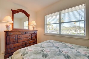 Apartment (2 Bedrooms) | Interior - 3 Mi to Ocean: Riverfront Unit in Vero Beach! (Vero Beach)