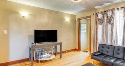 Large Yard & Furnished Deck: Cheektowaga Getaway!