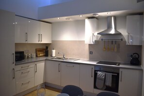 Fridge, microwave, oven, dishwasher