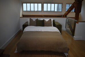 1 bedroom, desk, iron/ironing board, WiFi