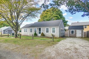 Cottage (3 Bedrooms) | Interior - < 1 Mi to Beaches: Classic Cape Cod Cottage (Dennis Port)