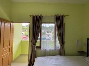 Suite, Balcony, Courtyard View
