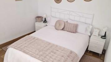 4 habitaciones, tabla de planchar con plancha, cuna de viaje y wifi