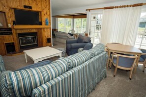 TV, fireplace - Earnest, Ships Watch Community in Duck, NC (Duck)