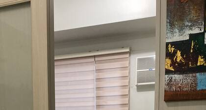 1-bedroom with AC and WiFi in fabulous Makati