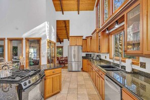 Fridge, microwave, oven, stovetop - Hot tub, large home, includes sharc, family friendly, ping pong, a premier Sunriver Retreat (Sunriver)