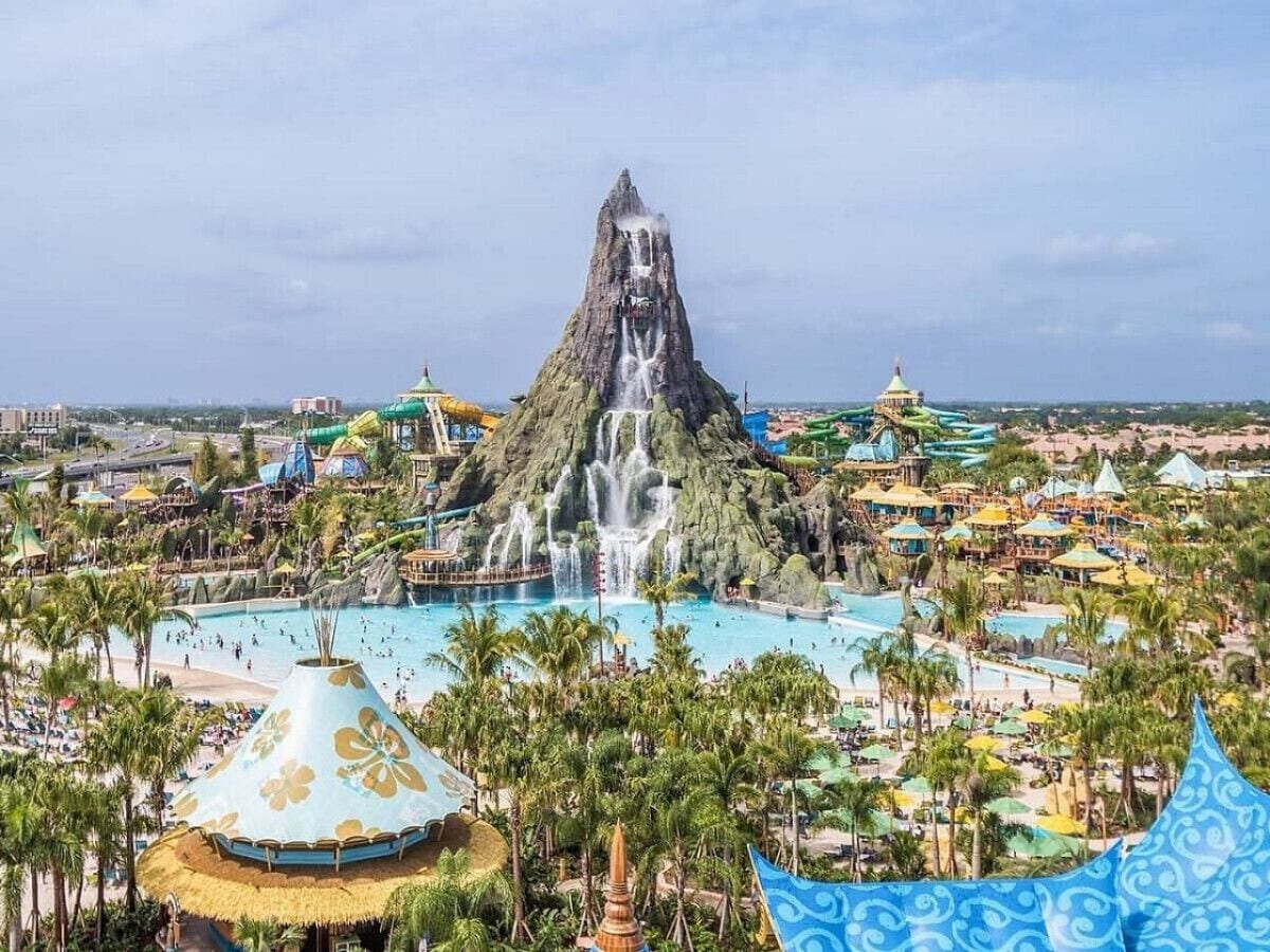 Lämmitetty uima-allas