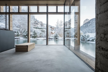 Couples treatment rooms, body treatments, hydrotherapy, aromatherapy