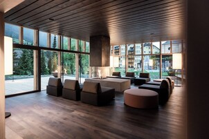 双人护理室、身体护理、水疗法、芳香疗法、热石按摩、深层组织按摩