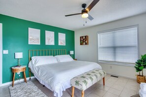 4 Schlafzimmer, Zimmersafe, Schreibtisch, Bügeleisen/Bügelbrett