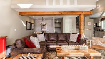 House, 3 Bedrooms | Living area | Streaming services