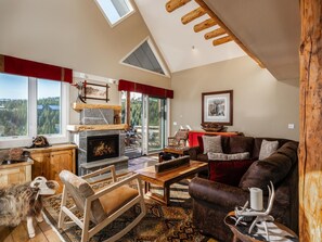 House, 3 Bedrooms | Living area