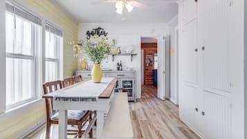 House, 2 Bedrooms | Dining