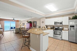 Fridge, microwave, stovetop, dishwasher