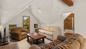 Loft Living Area - Enchanting Home|Hot Tub and Private Porch|12m to Resort (Big Sky)