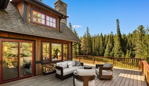 Back Porch - Enchanting Home|Hot Tub and Private Porch|12m to Resort (Big Sky)
