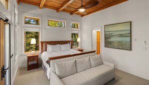 3 bedrooms, iron/ironing board, WiFi, bed sheets - Enchanting Home|Hot Tub|Fireplace|12m to Resort (Big Sky)