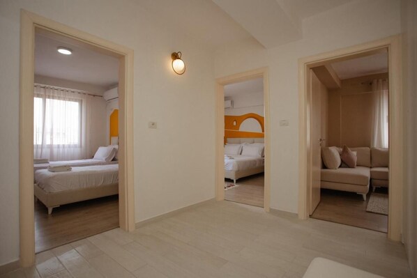 2 عدّة غرف نوم ومكواة/لوح كي وواي فاي وملاءات أسرّة