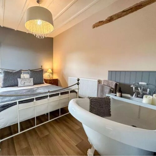 Cosy, romantic, intimate cottage. 20mins from Alton Towers.