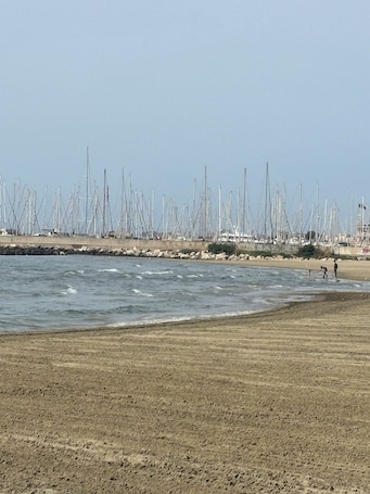Beach towels. At 100 mt from the sea and train station, room with all amenities