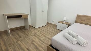 1 Schlafzimmer, Zimmersafe, Schreibtisch, kostenloses WLAN