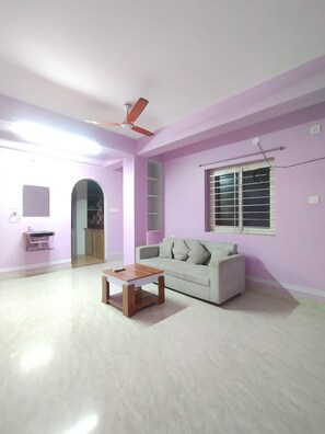 Classic Studio Suite | Living area | TV - The Lakeview Classic Homestay (Agartala)