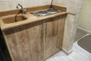 ثلاجة �صغيرة، موقد طهي مسطح