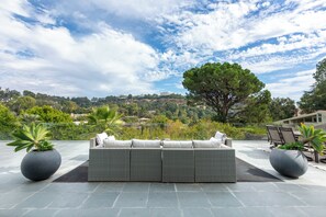 Terrace/patio - Brentwood Modern 6BR Pool Spa Getty Museum Views (Los Angeles)