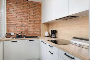 Apartment, 2 Bedrooms | Private kitchenette | Electric kettle - RentPlanet - Apartament Solec (Warsaw)