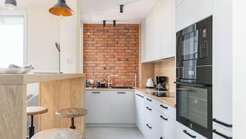 Apartamento, 2 habitaciones | Cocina básica privada | Hervidor eléctrico