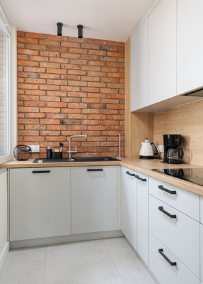 Apartment, 2 Bedrooms | Private kitchenette | Electric kettle - RentPlanet - Apartament Solec (Warsaw)