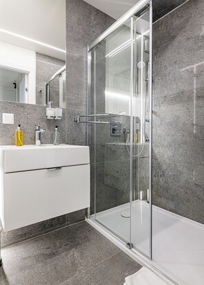 Apartment, 2 Bedrooms | Bathroom - RentPlanet - Apartament Solec (Warsaw)