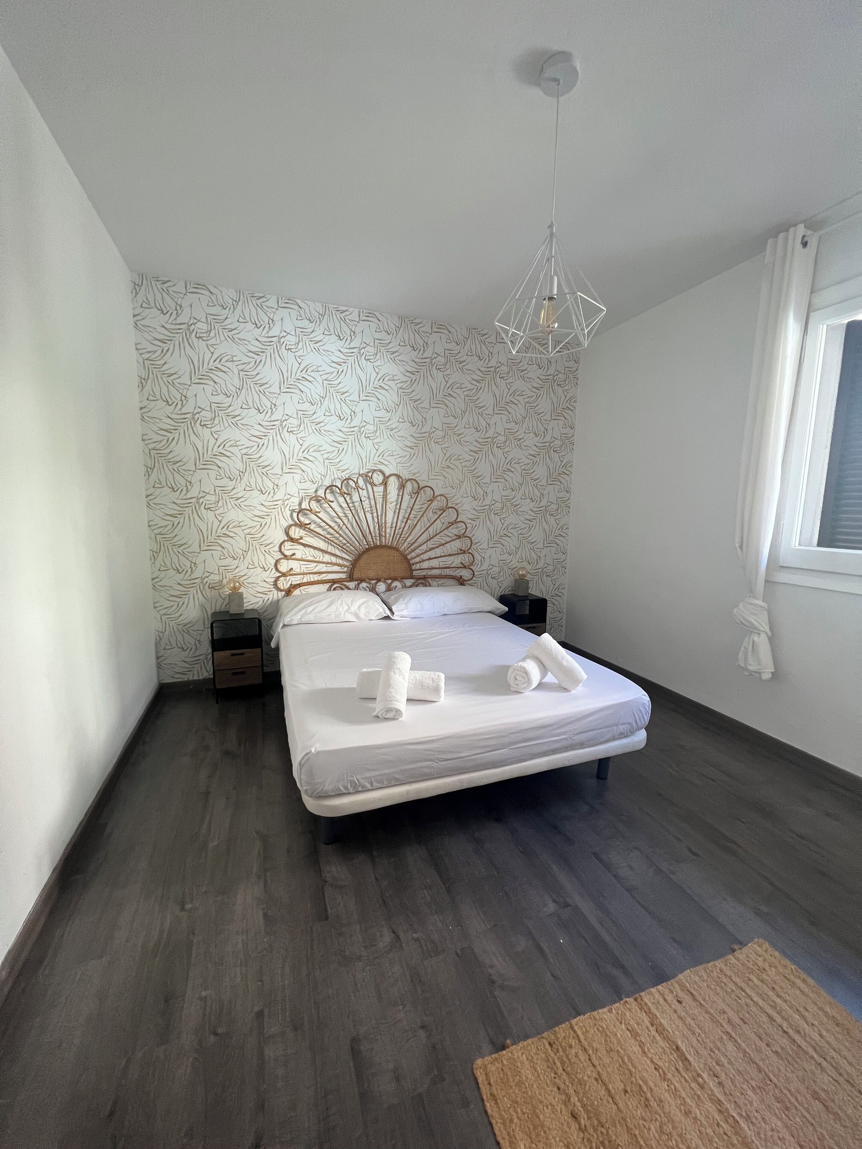 2 dormitorios, tabla de planchar con plancha, wifi y ropa de cama