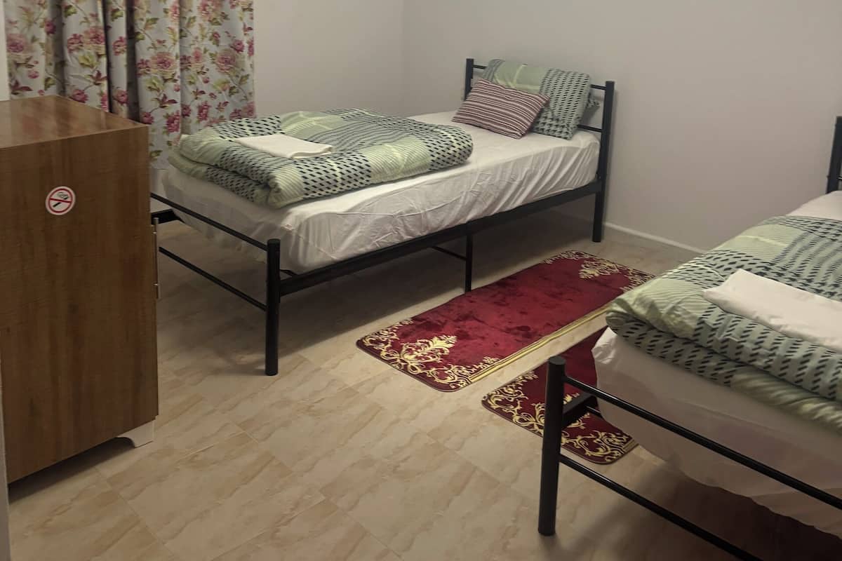 Classic-Zweibettzimmer, Gartenblick | Individuell dekoriert, individuell eingerichtet, Schreibtisch