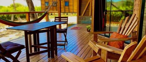 Casa familiar, vista al jardín | Terraza o patio