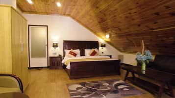 Deluxe Double Room, Mountain View | Soundproofing, iron/ironing board, free WiFi