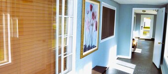 Red 4 Apartment - Experience the Comfort of This Charming