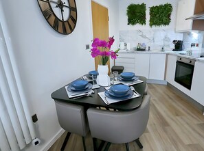 Dining - Steps from Coop arena & Etihad stadium - Pass the Keys (Manchester)