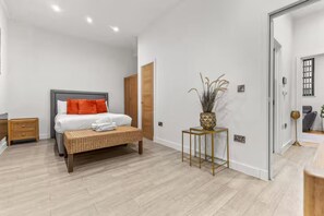 1 habitación, tabla de planchar con plancha, wifi gratis y ropa de cama 