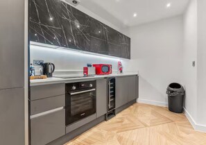 Fridge, microwave, oven, coffee/tea maker