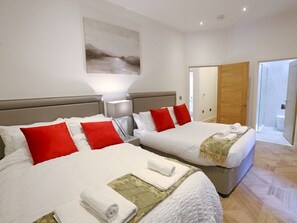 2 chambres, fer et planche à repasser, Wi-Fi gratuit, draps fournis