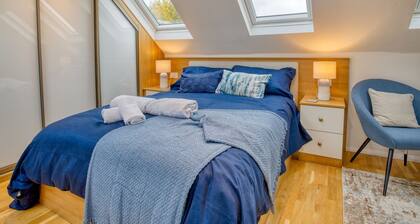 Cathedral Views & Luxury Living & Historic Lincoln - Pass the Keys