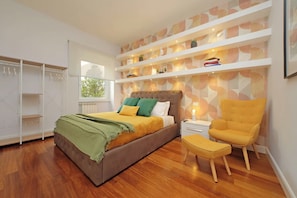 Apartment | 3 bedrooms, down comforters, blackout drapes, iron/ironing board