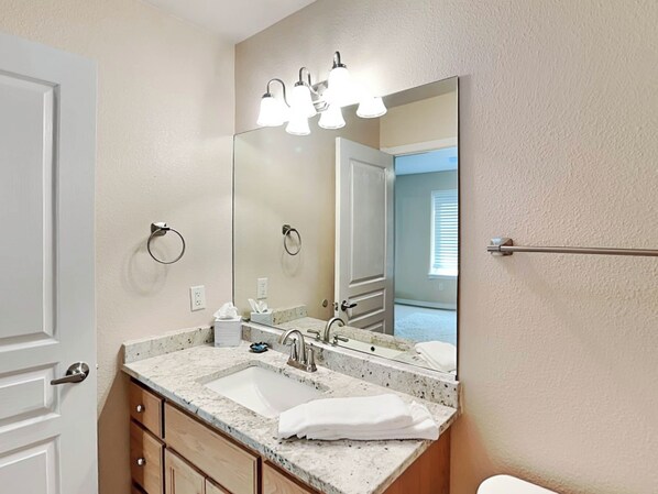 Full Bathroom (Primary) - En Suite - Shower/Tub Combo - Second Floor