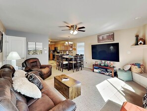 Smart TV, fireplace - Summer Run | Great View, Great Location, Hot Tub (Ruidoso)