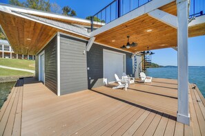 Terrace/patio - Dock + Panoramic Views: Guntersville Lake Retreat! (Scottsboro)