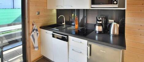 Fridge, microwave, stovetop, dishwasher