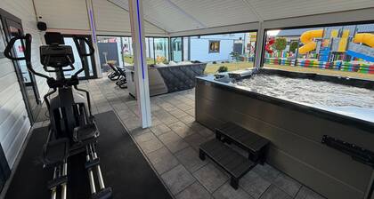 Holiday homes close to the beach, air conditioning