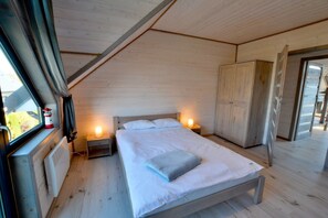 2 bedrooms, iron/ironing board, travel cot, free WiFi