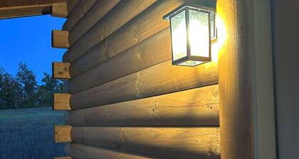 Charming 3-bedroom cabin with WiFi, AC in serene countryside
